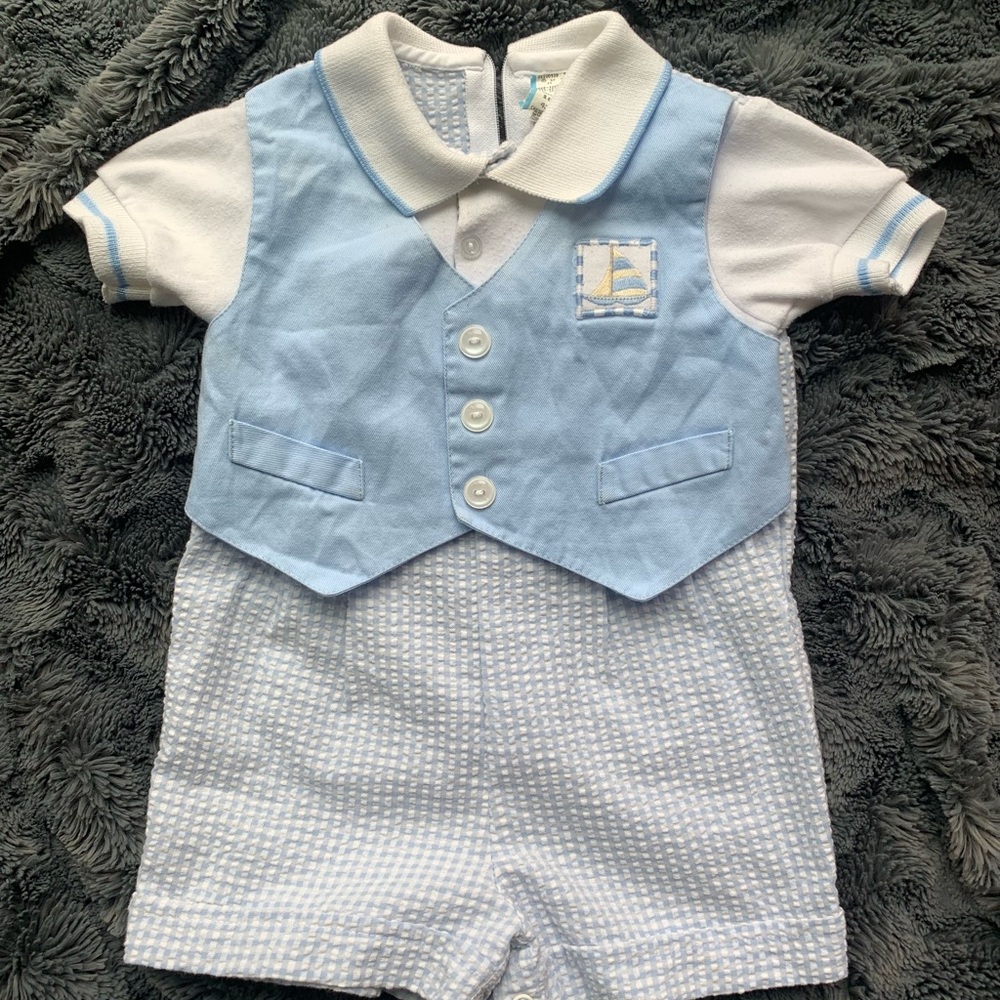 BOGO50 One piece short set - gently used condition - no stains - 18mo